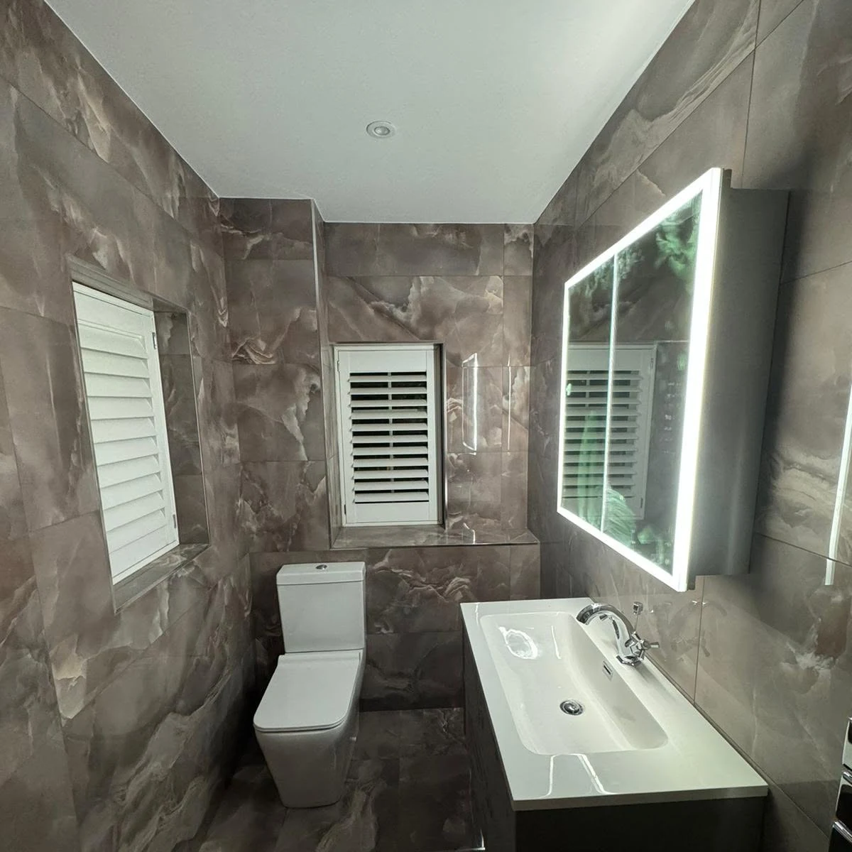 bathroom-painting-grey-marble-high-wycombe-decorators Bathroom Painting in High Wycombe by High Wycombe Decorators