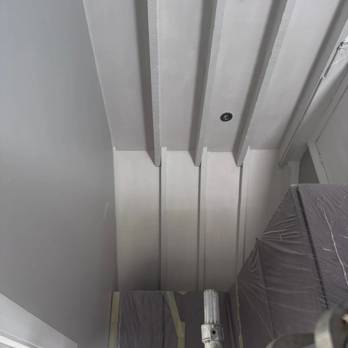 interior-painting-grey-beams-high-wycombe-decorators Interior Painting in High Wycombe by High Wycombe Decorators