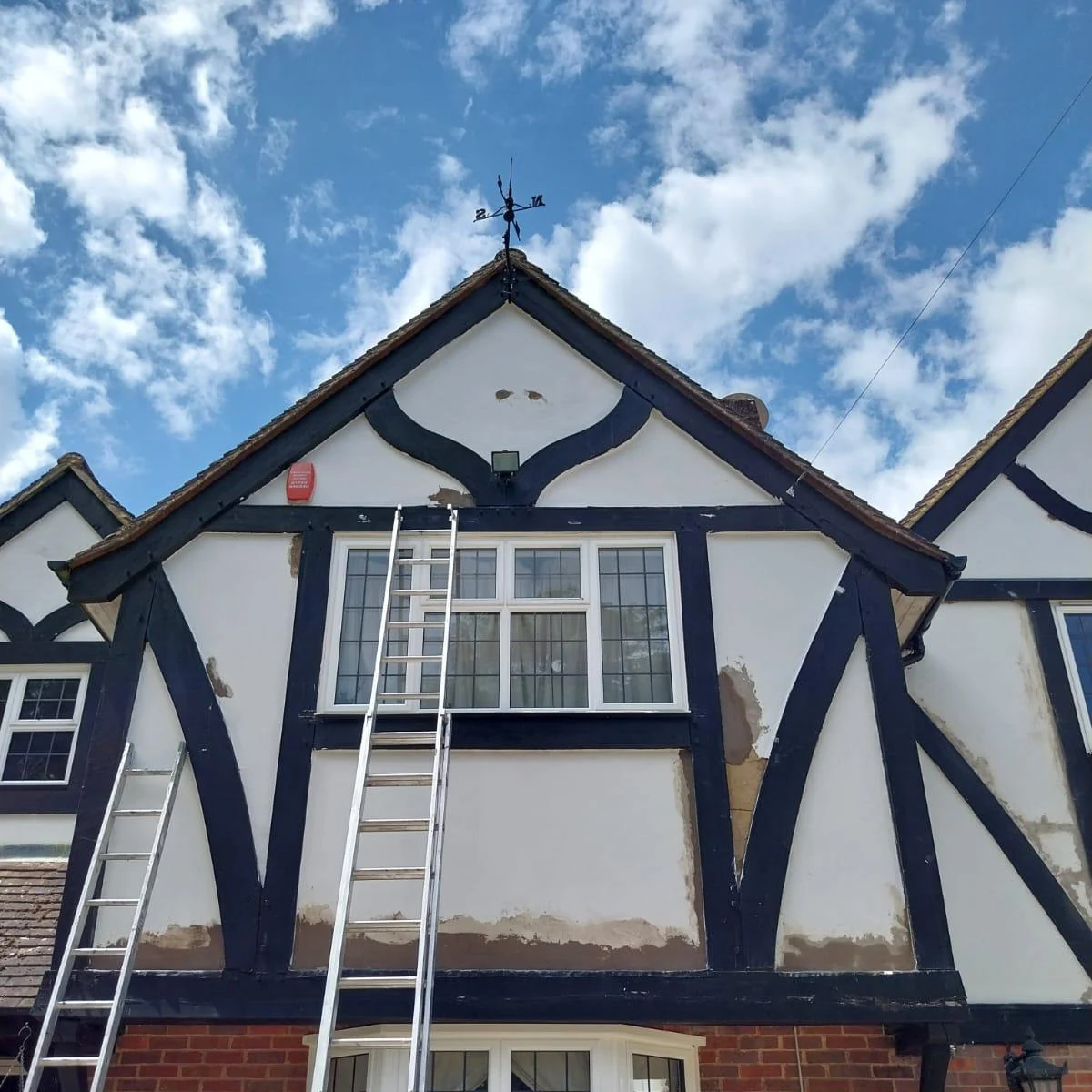 render-painting-blue-beams-high-wycombe-decorators Render Painting in High Wycombe by High Wycombe Decorators